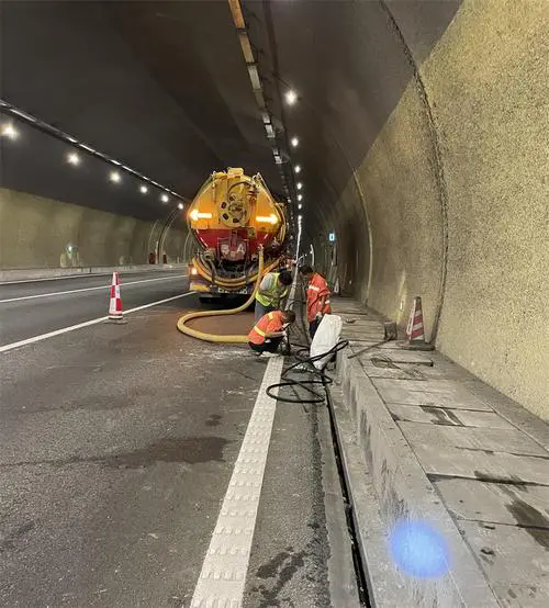 古县隧道排水渠清淤